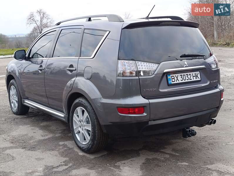 Позашляховик / Кросовер Mitsubishi Outlander XL 2010 в Теофіполі