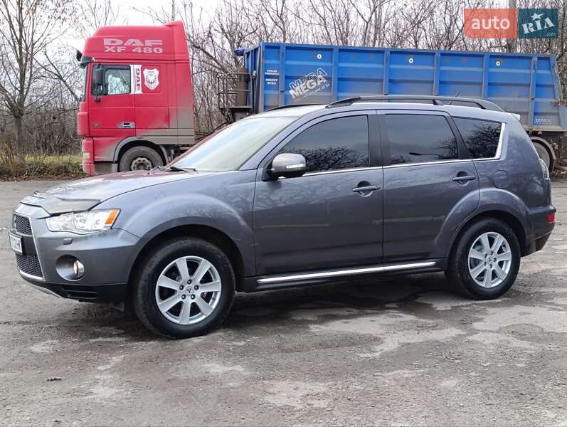 Позашляховик / Кросовер Mitsubishi Outlander XL 2010 в Теофіполі