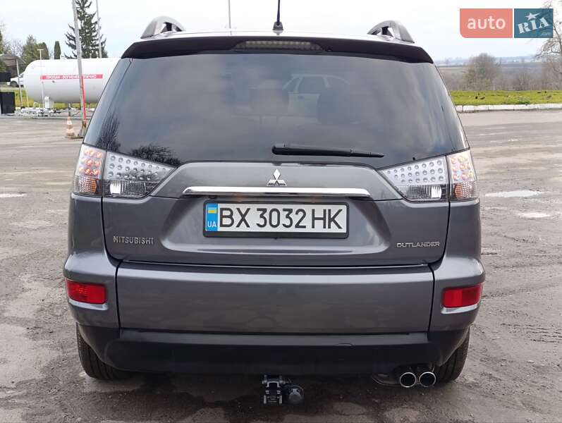 Позашляховик / Кросовер Mitsubishi Outlander XL 2010 в Теофіполі