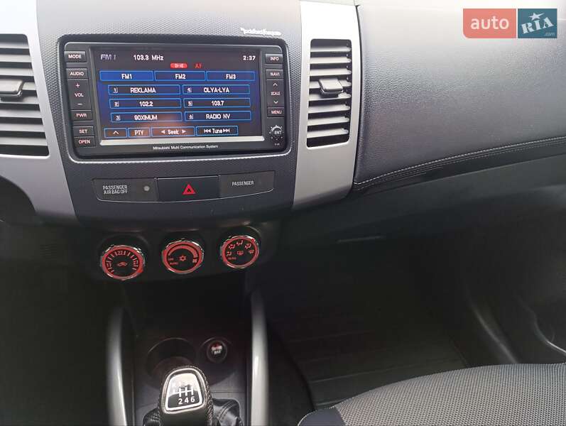 Позашляховик / Кросовер Mitsubishi Outlander XL 2010 в Теофіполі