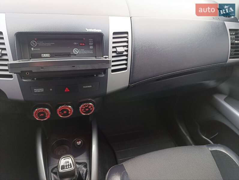 Позашляховик / Кросовер Mitsubishi Outlander XL 2010 в Теофіполі