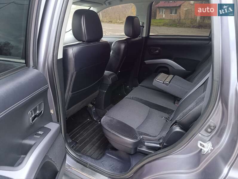 Позашляховик / Кросовер Mitsubishi Outlander XL 2010 в Теофіполі