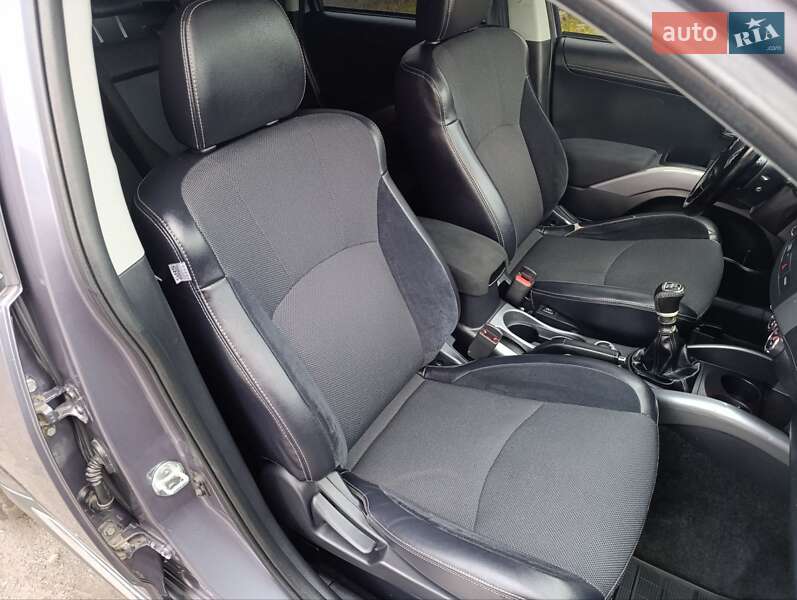 Позашляховик / Кросовер Mitsubishi Outlander XL 2010 в Теофіполі