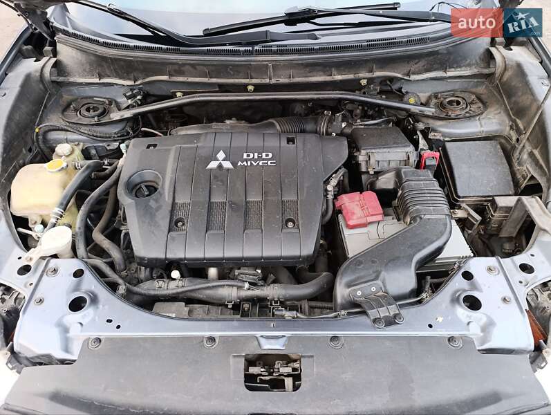 Позашляховик / Кросовер Mitsubishi Outlander XL 2010 в Теофіполі