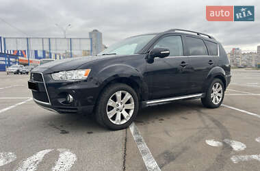 Позашляховик / Кросовер Mitsubishi Outlander XL 2011 в Києві
