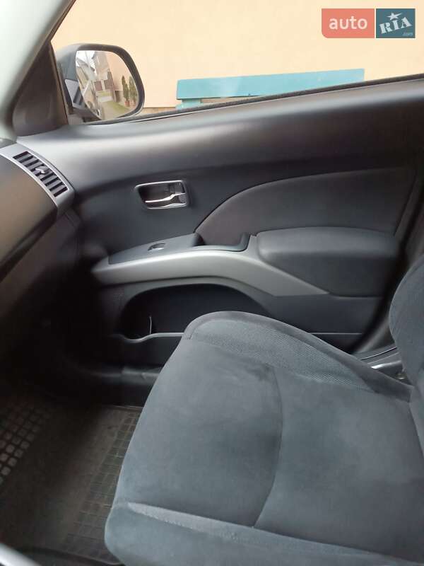 Внедорожник / Кроссовер Mitsubishi Outlander XL 2008 в Ужгороде фото 17 Внедорожник / Кроссовер Mitsubishi Outlander XL 2008 в Ужгороде