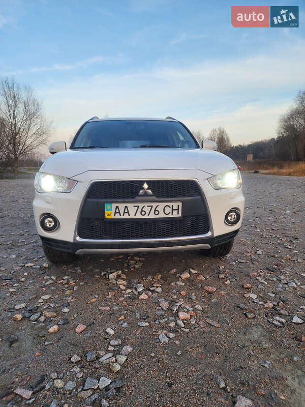Внедорожник / Кроссовер Mitsubishi Outlander XL 2011 в Буче фото 4 Внедорожник / Кроссовер Mitsubishi Outlander XL 2011 в Буче