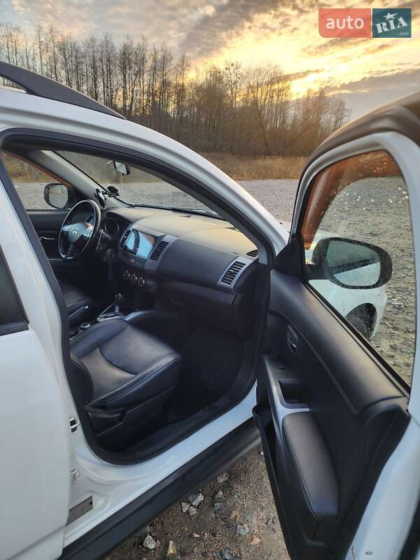 Внедорожник / Кроссовер Mitsubishi Outlander XL 2011 в Буче фото 13 Внедорожник / Кроссовер Mitsubishi Outlander XL 2011 в Буче