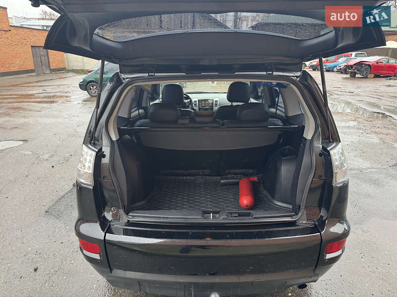 Внедорожник / Кроссовер Mitsubishi Outlander XL 2010 в Чернигове