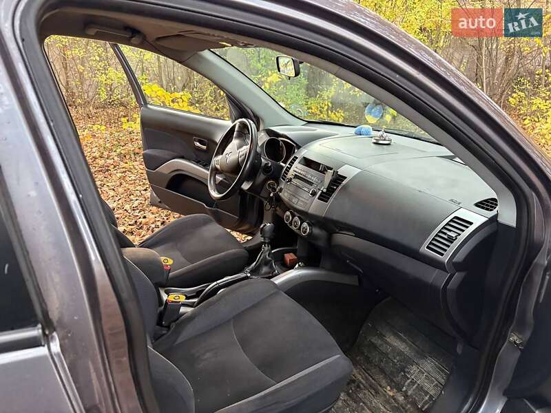 Позашляховик / Кросовер Mitsubishi Outlander XL 2008 в Мурованих Курилівцях фото 9 Позашляховик / Кросовер Mitsubishi Outlander XL 2008 в Мурованих Курилівцях