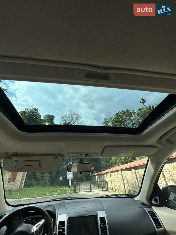 Позашляховик / Кросовер Mitsubishi Outlander XL 2007 в Чернівцях