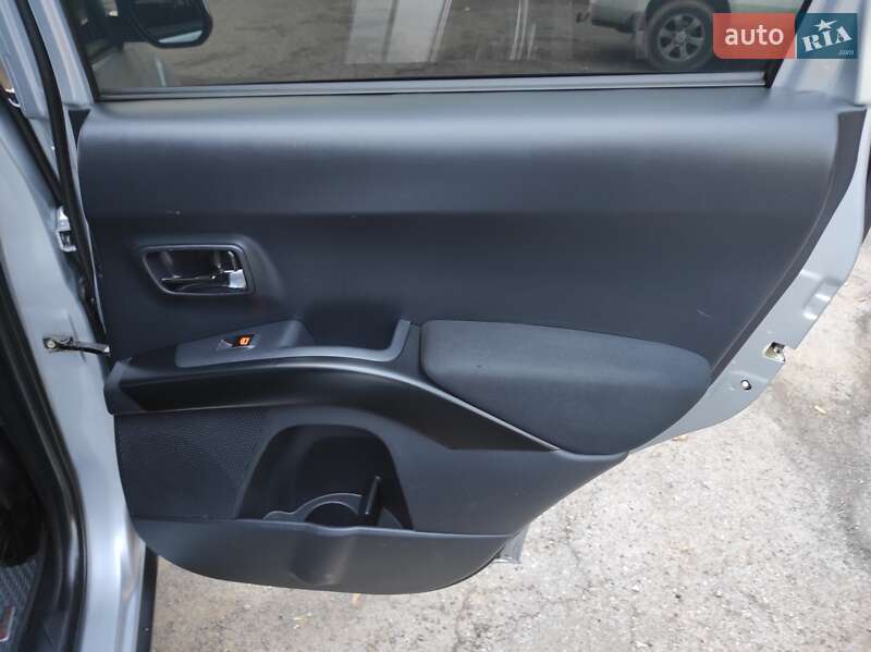 Внедорожник / Кроссовер Mitsubishi Outlander XL 2007 в Хмельницком