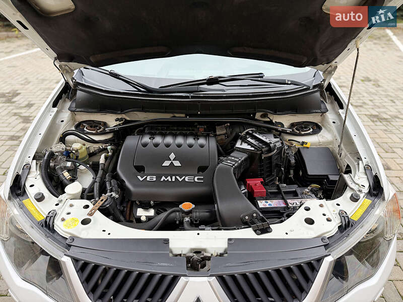 Внедорожник / Кроссовер Mitsubishi Outlander XL 2008 в Харькове