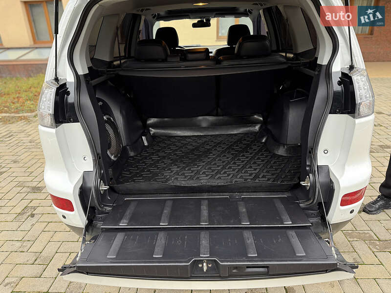 Внедорожник / Кроссовер Mitsubishi Outlander XL 2008 в Харькове