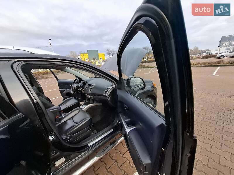 Внедорожник / Кроссовер Mitsubishi Outlander XL 2008 в Житомире