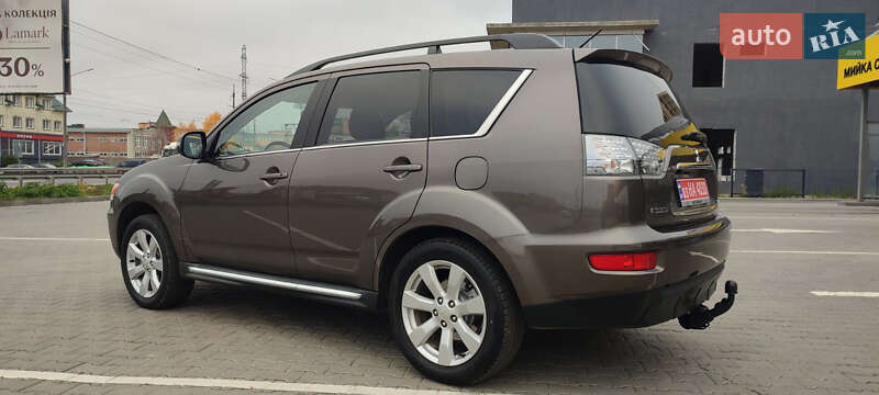 Внедорожник / Кроссовер Mitsubishi Outlander XL 2011 в Луцке
