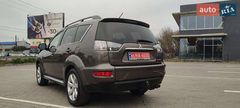 Внедорожник / Кроссовер Mitsubishi Outlander XL 2011 в Луцке
