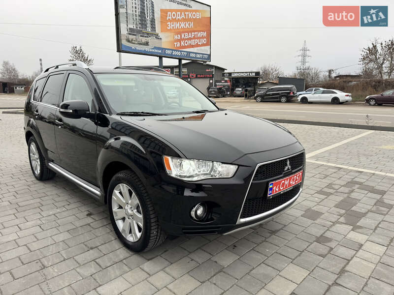 Позашляховик / Кросовер Mitsubishi Outlander XL 2011 в Івано-Франківську