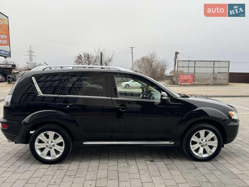 Позашляховик / Кросовер Mitsubishi Outlander XL 2011 в Івано-Франківську
