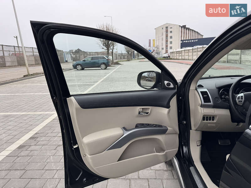 Позашляховик / Кросовер Mitsubishi Outlander XL 2011 в Івано-Франківську