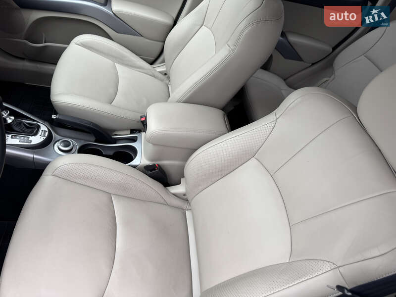 Позашляховик / Кросовер Mitsubishi Outlander XL 2011 в Івано-Франківську