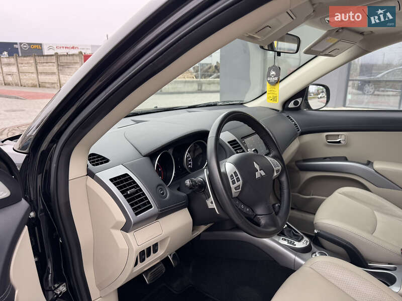 Позашляховик / Кросовер Mitsubishi Outlander XL 2011 в Івано-Франківську