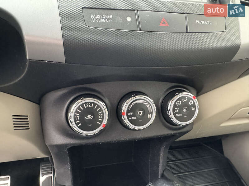 Позашляховик / Кросовер Mitsubishi Outlander XL 2011 в Івано-Франківську