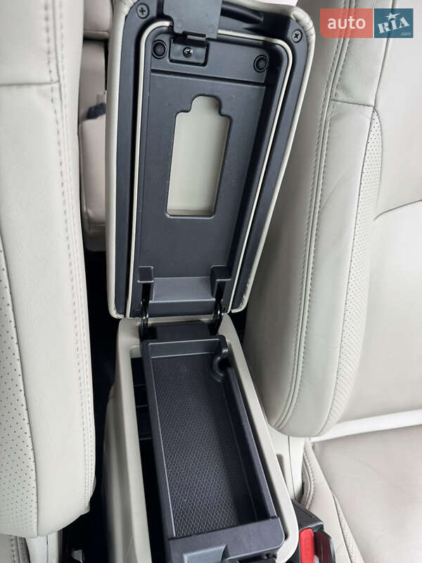 Позашляховик / Кросовер Mitsubishi Outlander XL 2011 в Івано-Франківську