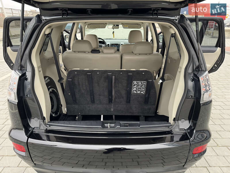 Позашляховик / Кросовер Mitsubishi Outlander XL 2011 в Івано-Франківську