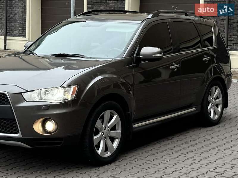 Внедорожник / Кроссовер Mitsubishi Outlander XL 2011 в Киеве