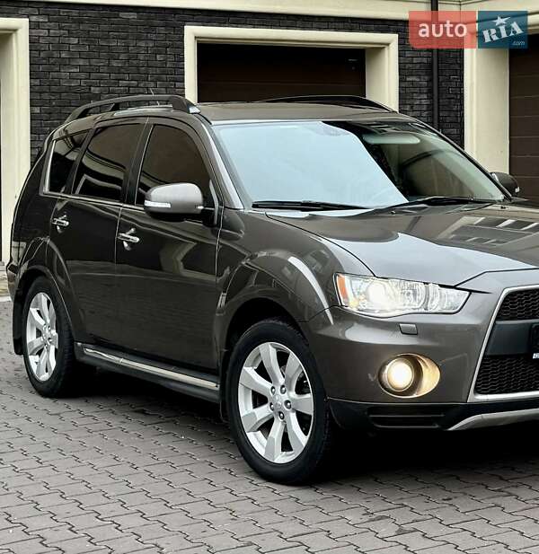 Внедорожник / Кроссовер Mitsubishi Outlander XL 2011 в Киеве
