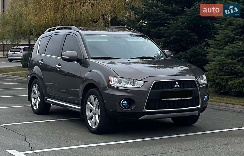 Внедорожник / Кроссовер Mitsubishi Outlander XL 2011 в Киеве
