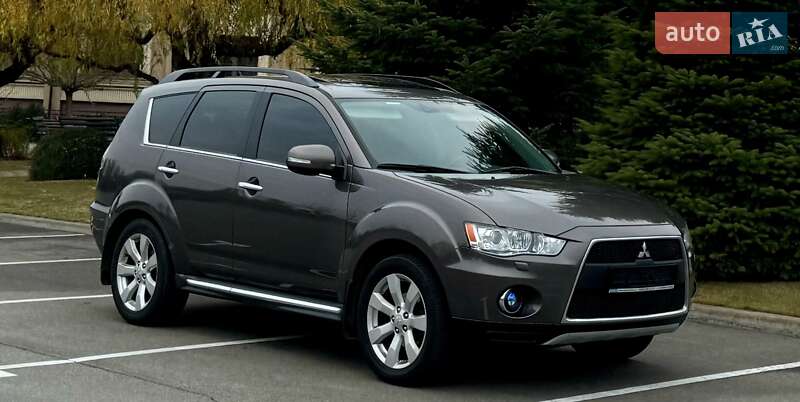 Внедорожник / Кроссовер Mitsubishi Outlander XL 2011 в Киеве