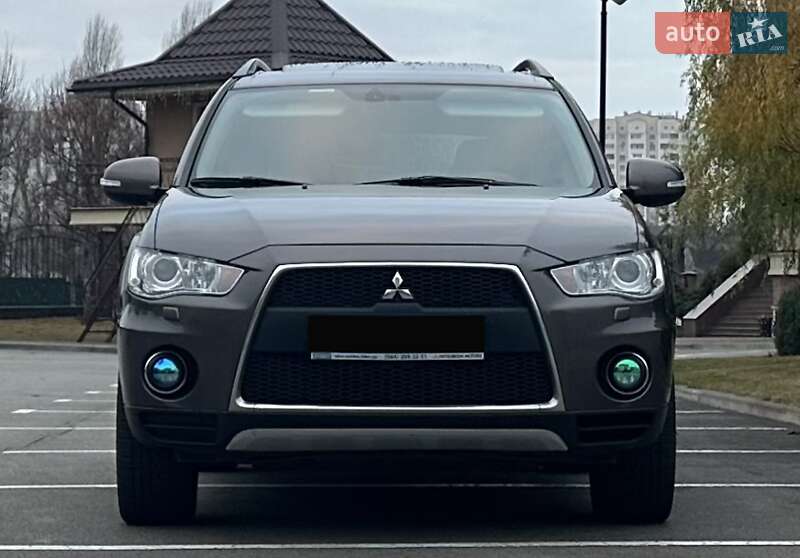 Внедорожник / Кроссовер Mitsubishi Outlander XL 2011 в Киеве