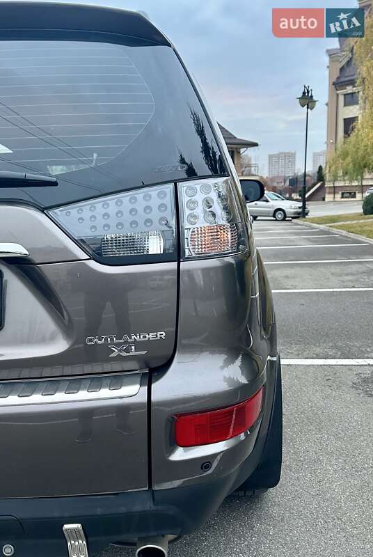 Внедорожник / Кроссовер Mitsubishi Outlander XL 2011 в Киеве