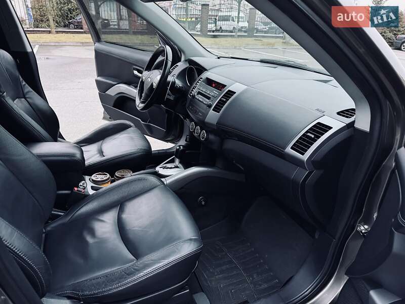 Внедорожник / Кроссовер Mitsubishi Outlander XL 2011 в Киеве