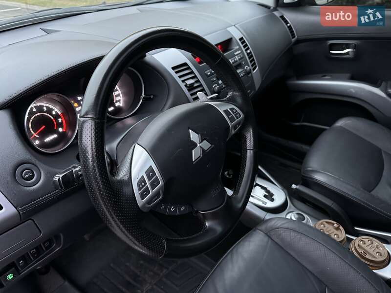 Внедорожник / Кроссовер Mitsubishi Outlander XL 2011 в Киеве