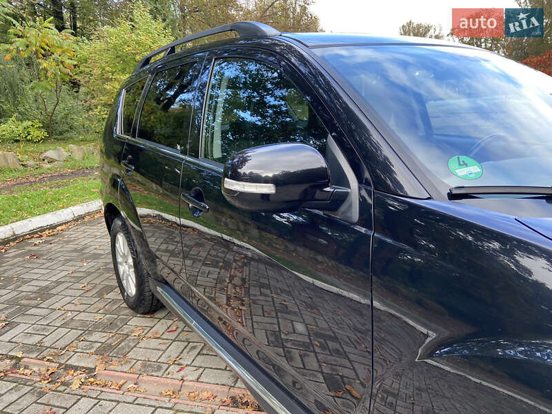 Позашляховик / Кросовер Mitsubishi Outlander XL 2011 в Дрогобичі