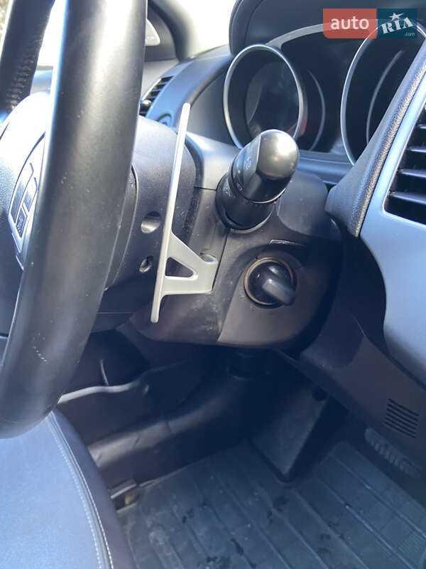 Позашляховик / Кросовер Mitsubishi Outlander XL 2011 в Дрогобичі