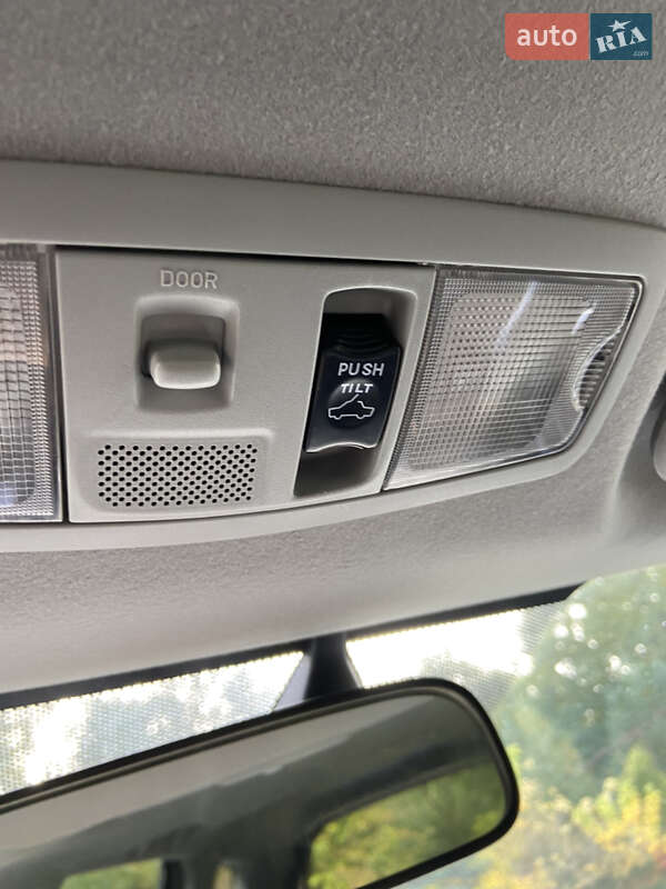 Позашляховик / Кросовер Mitsubishi Outlander XL 2011 в Дрогобичі