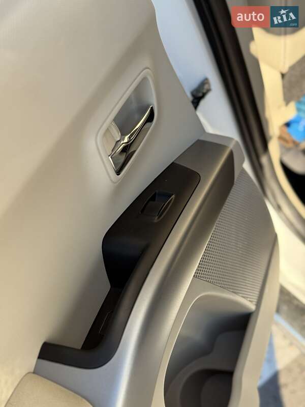 Позашляховик / Кросовер Mitsubishi Outlander XL 2011 в Черкасах