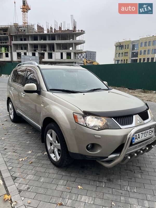 Позашляховик / Кросовер Mitsubishi Outlander XL 2008 в Києві