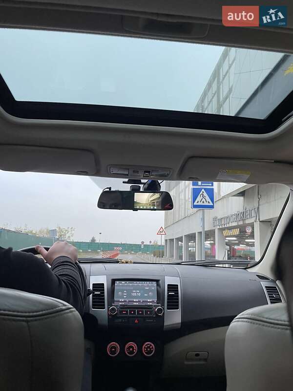Позашляховик / Кросовер Mitsubishi Outlander XL 2008 в Києві