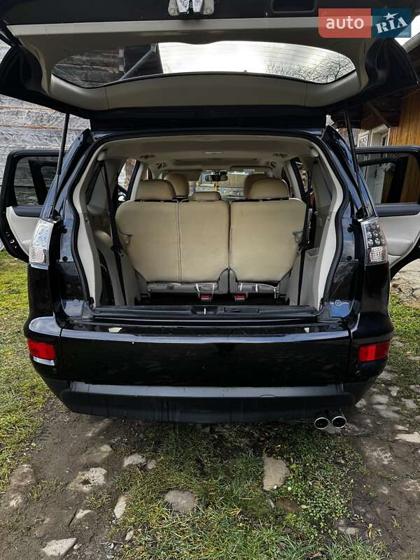 Внедорожник / Кроссовер Mitsubishi Outlander XL 2010 в Труханове