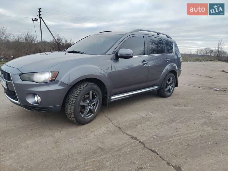Внедорожник / Кроссовер Mitsubishi Outlander XL 2010 в Краснограде