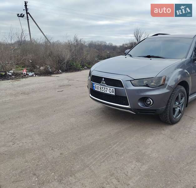 Внедорожник / Кроссовер Mitsubishi Outlander XL 2010 в Краснограде