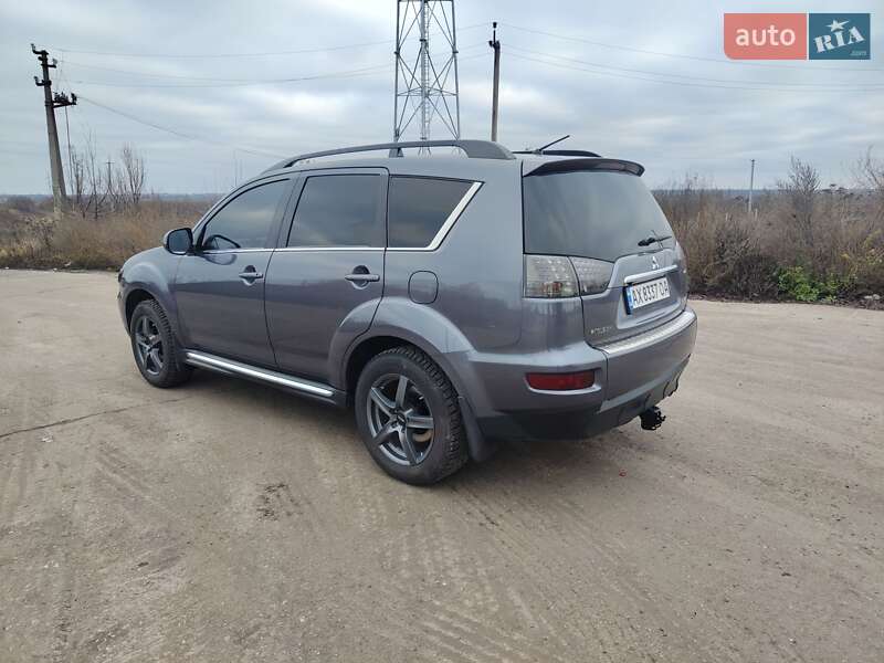 Внедорожник / Кроссовер Mitsubishi Outlander XL 2010 в Краснограде
