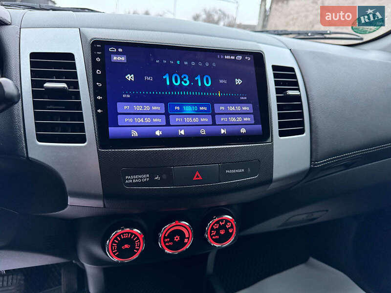 Внедорожник / Кроссовер Mitsubishi Outlander XL 2011 в Запорожье