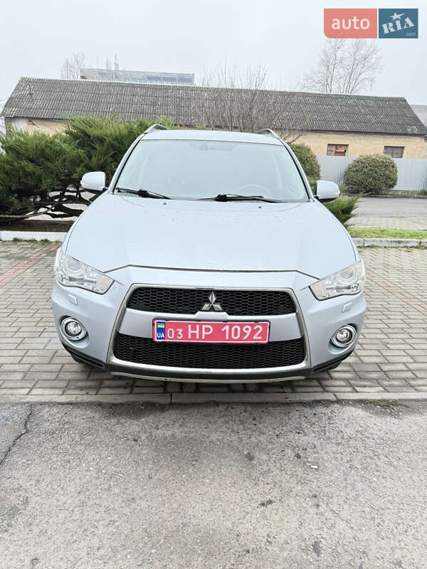 Mitsubishi Outlander XL 2011