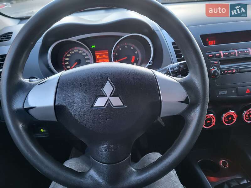 Внедорожник / Кроссовер Mitsubishi Outlander XL 2010 в Хмельницком